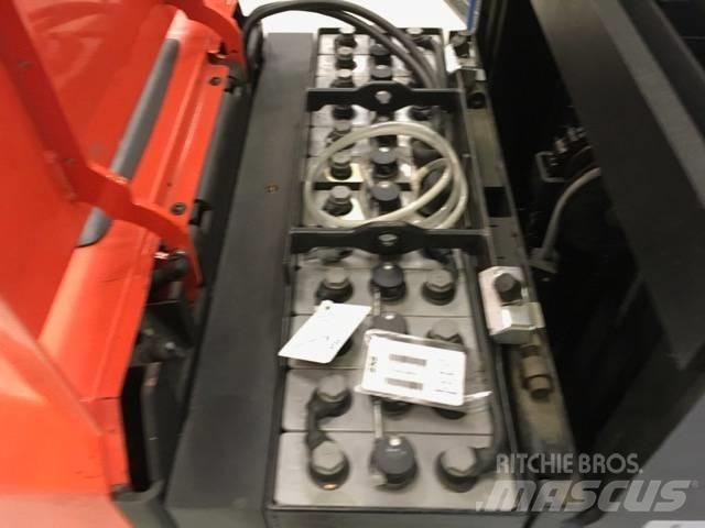 Toyota OSE 100 W Машини за комисиониране нископовдигачи