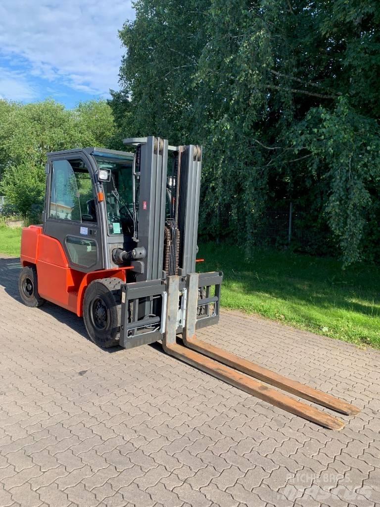 Nissan WG1F4F50Y Дизелови камиони