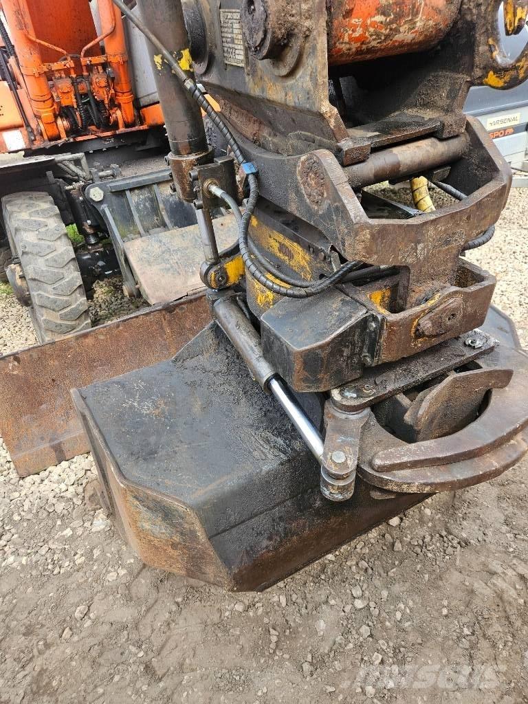 Fiat-Hitachi EX165W Колесни екскаватори