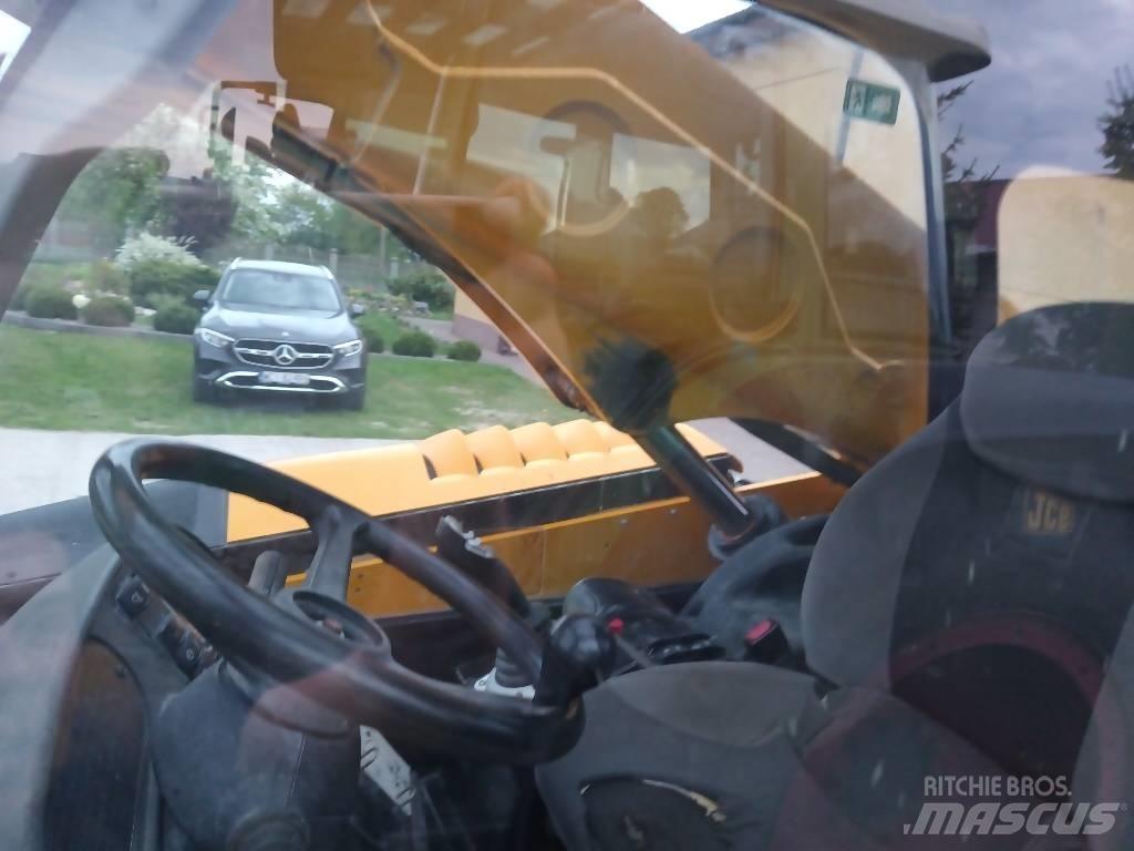 JCB 536 70 536 70 Телескопични челни товарачи
