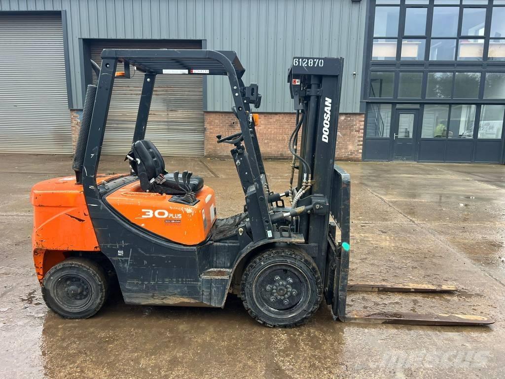 Doosan D 30 GP Дизелови камиони