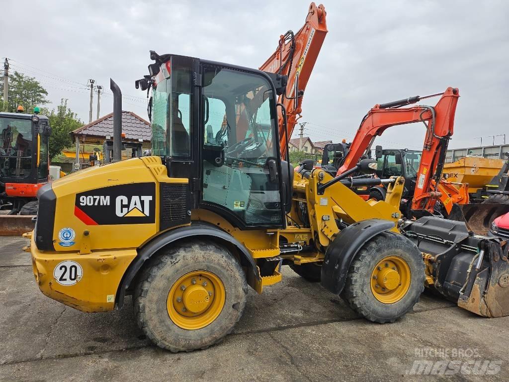CAT 907M Колесни товарачи