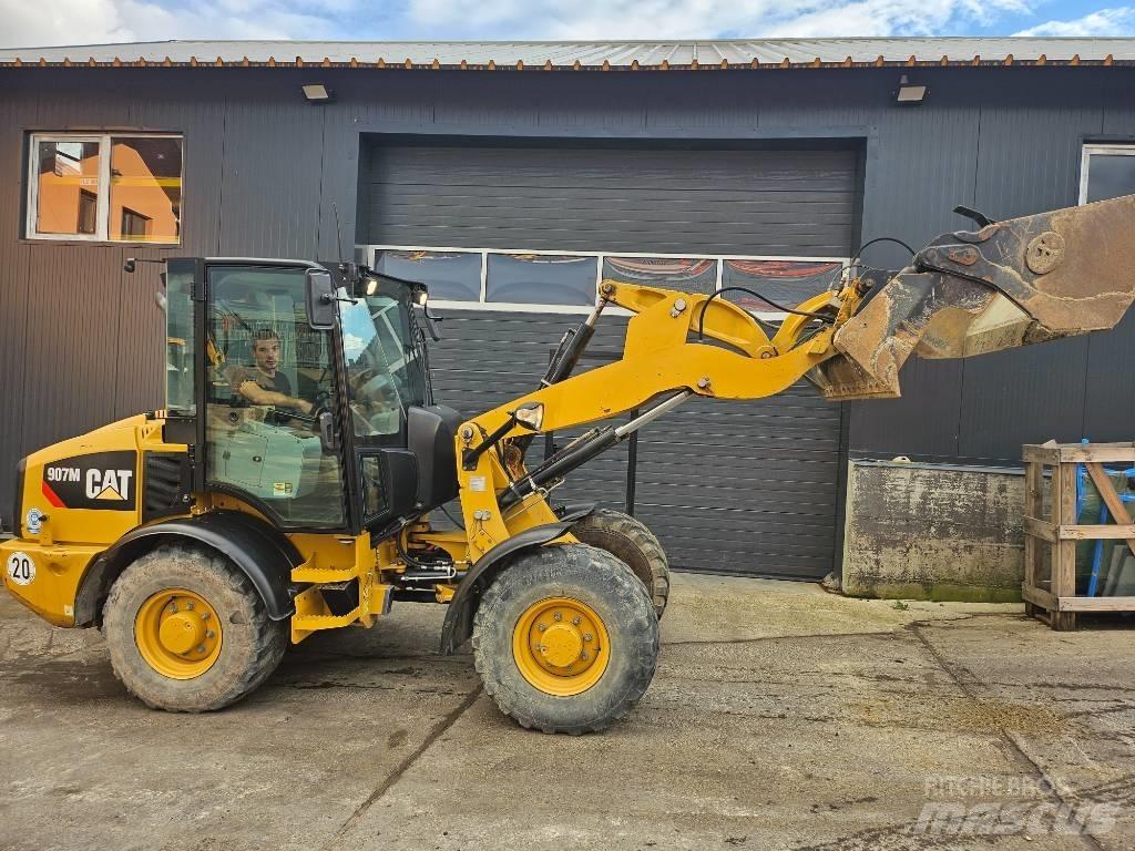 CAT 907M Колесни товарачи