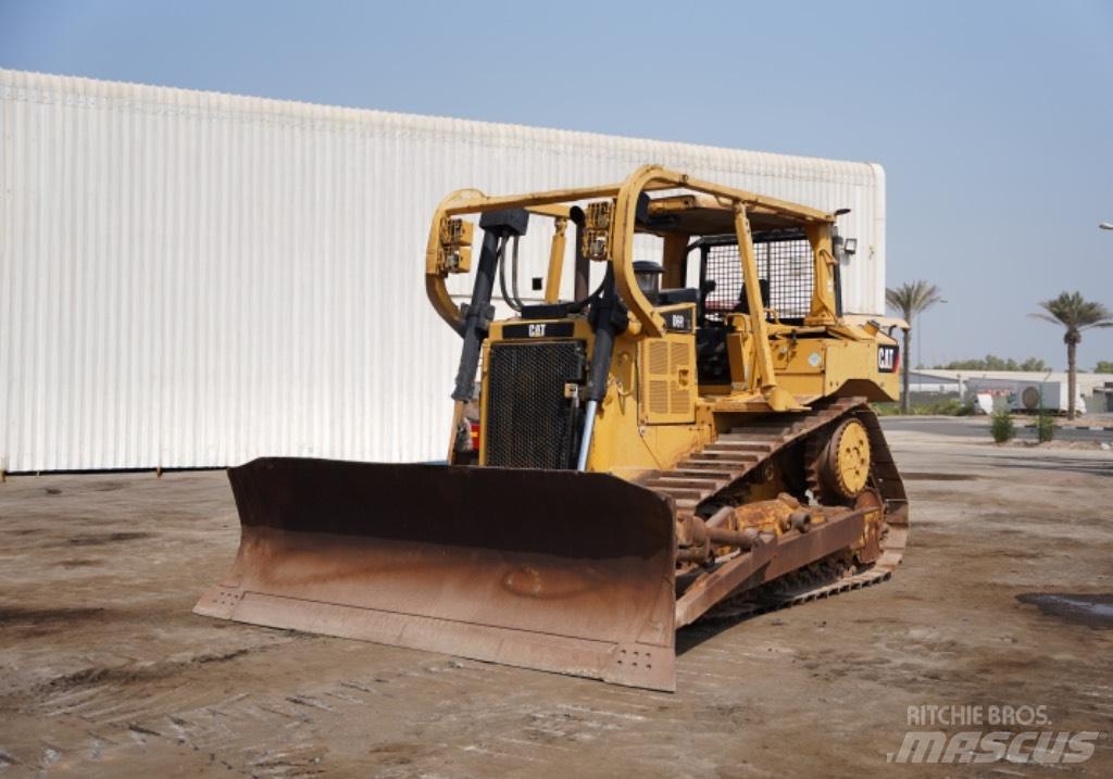 CAT D 6 R Верижни булдозери
