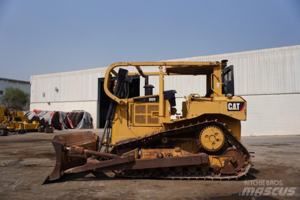 CAT D 6 R Верижни булдозери
