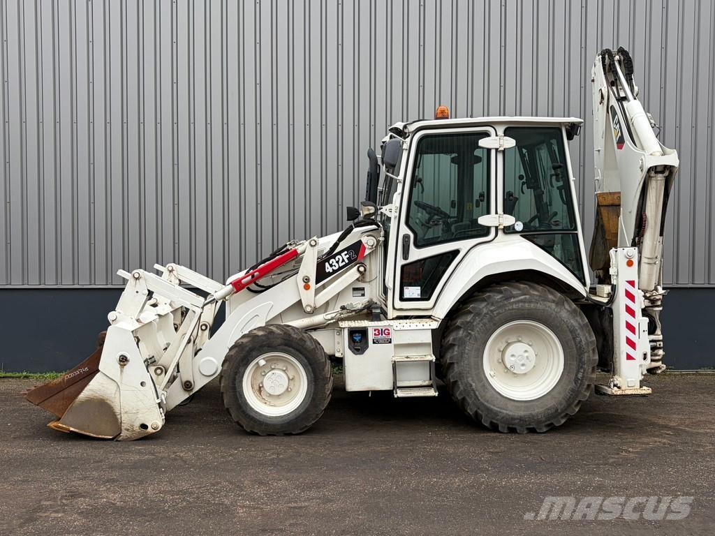 CAT 432F2 Товарач със заден ексватор