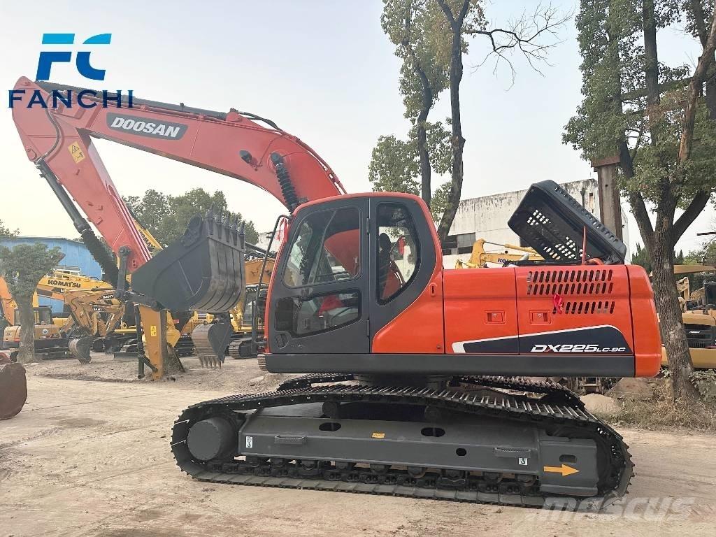 Doosan DX 225 LC Верижен екскаватор