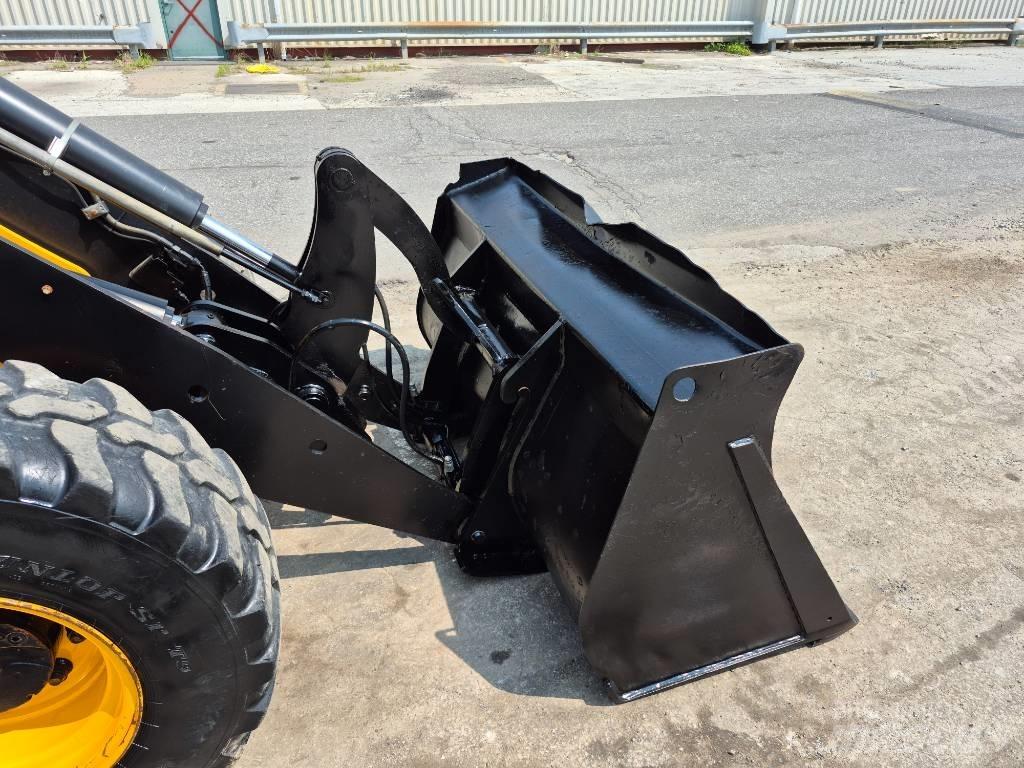 JCB 407 Колесни товарачи