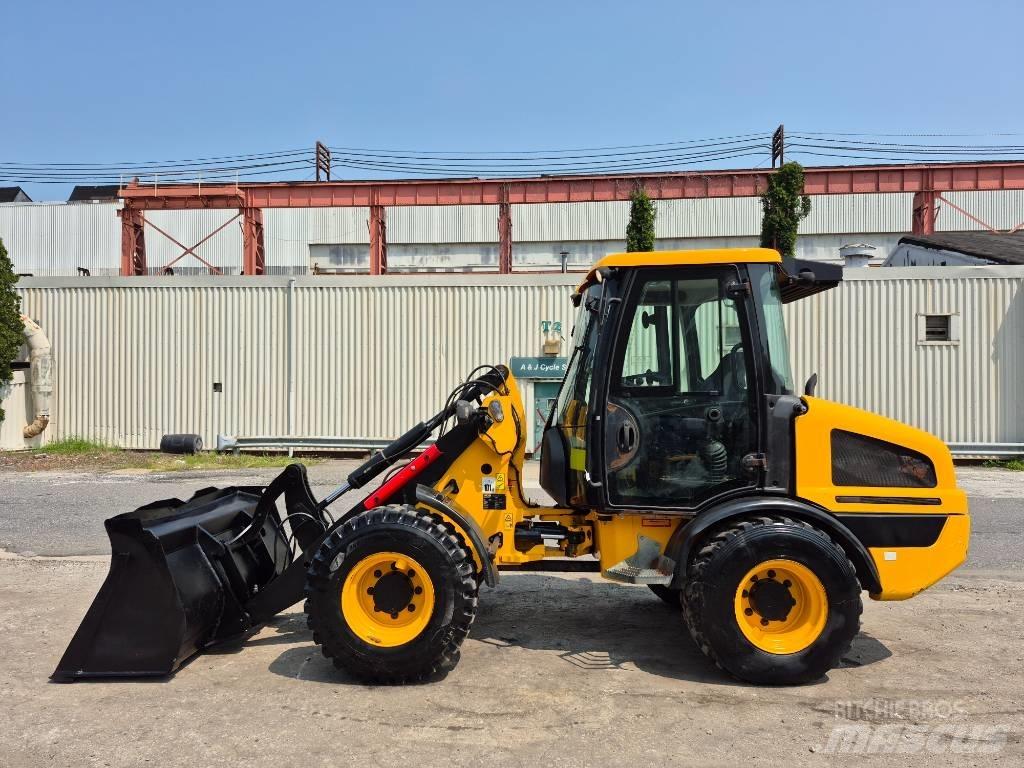 JCB 407 Колесни товарачи