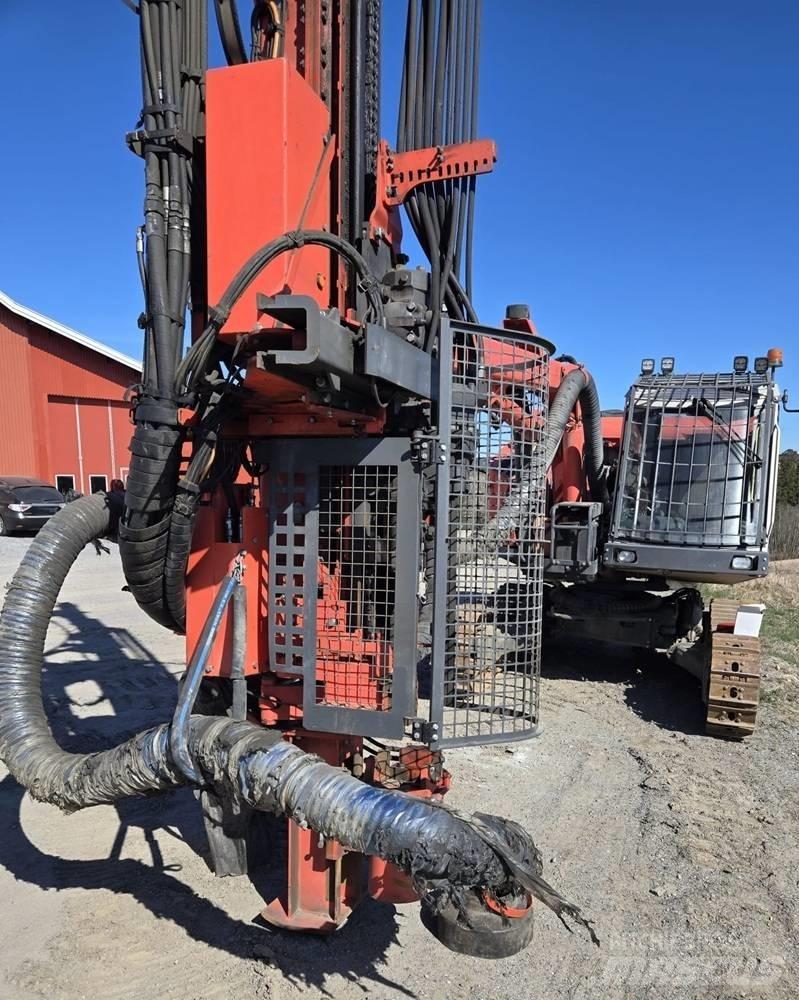 Sandvik Ranger DX800 Тунелни и подземни минни сондажи

