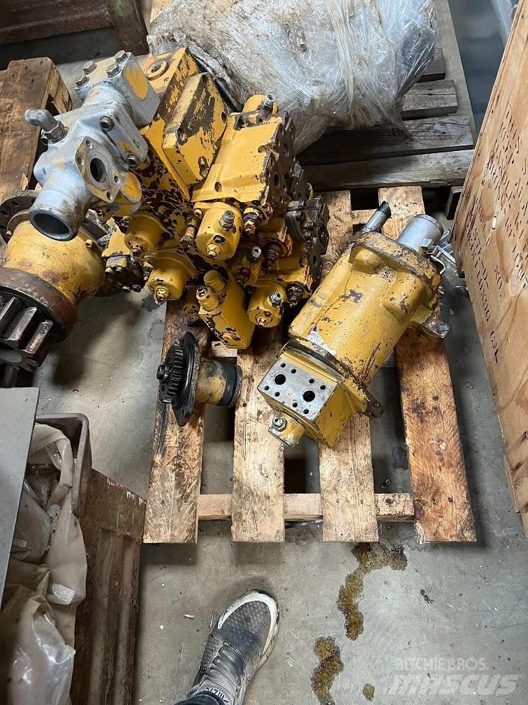 CAT 213 B LC valve Верижен екскаватор