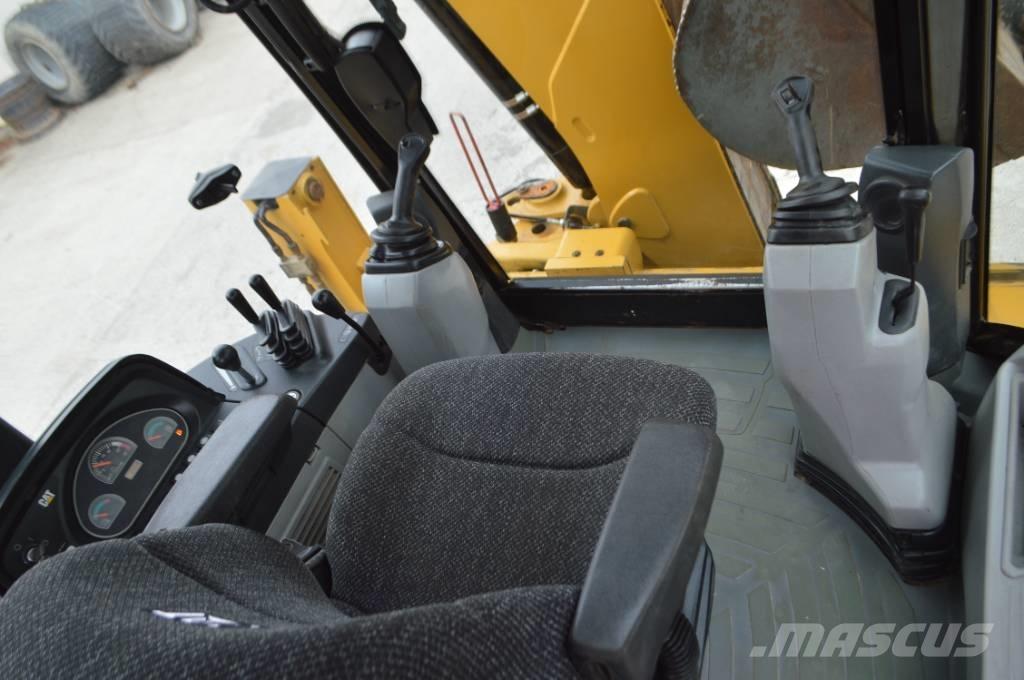 CAT 432 F Товарач със заден ексватор
