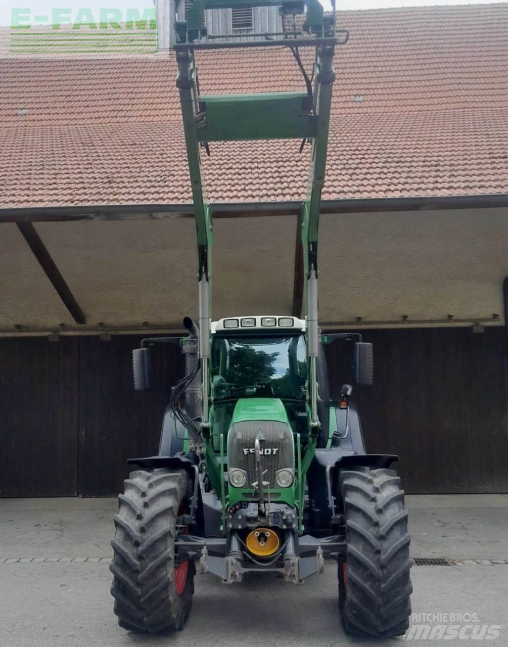 Fendt 820 Vario Трактори