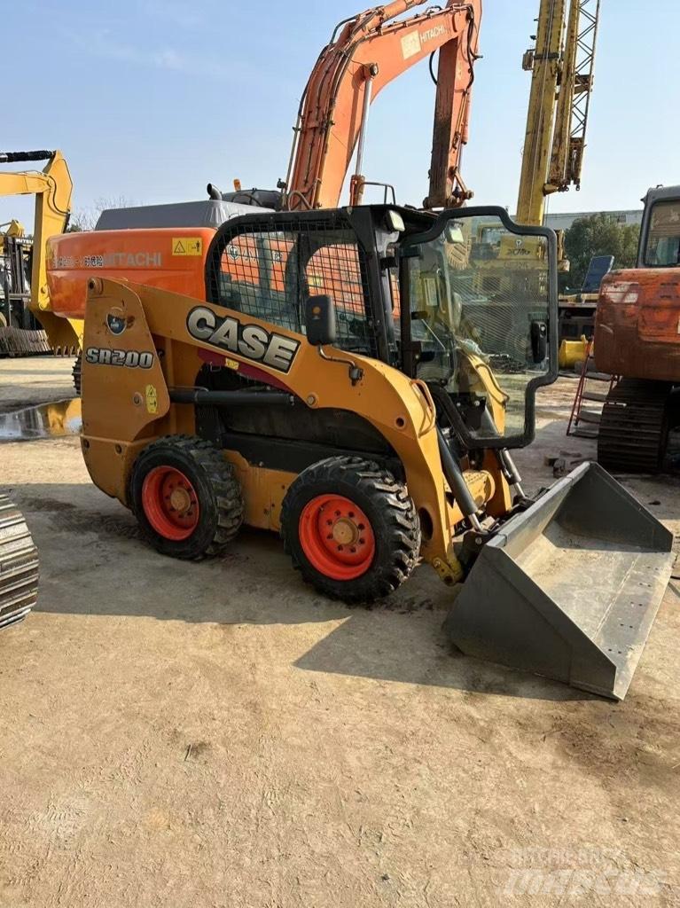 CASE SR 200 Мини товарачи
