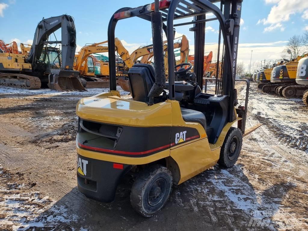 CAT DP 25 N Дизелови камиони
