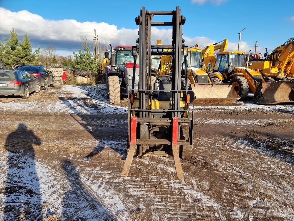 CAT DP 25 N Дизелови камиони