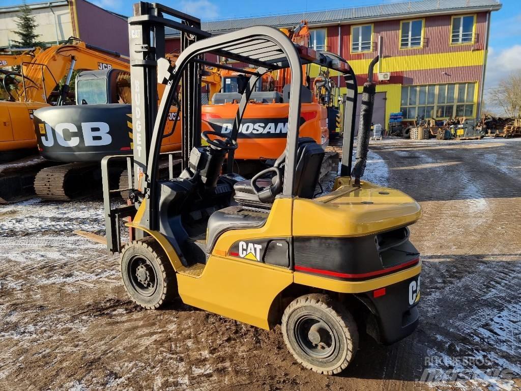 CAT DP 25 N Дизелови камиони