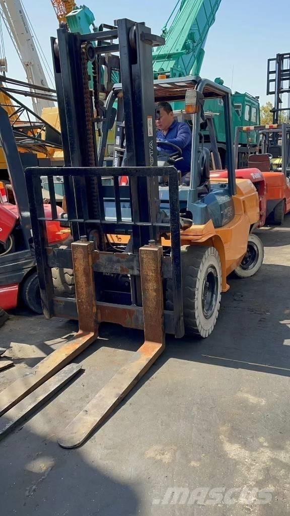 Toyota 5 ton Дизелови камиони