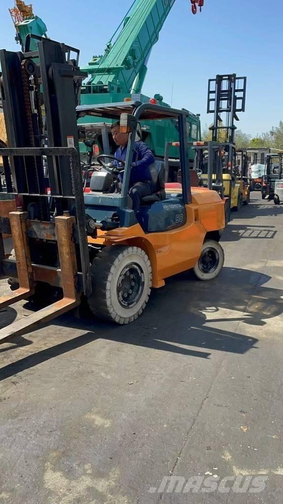 Toyota 5 ton Дизелови камиони