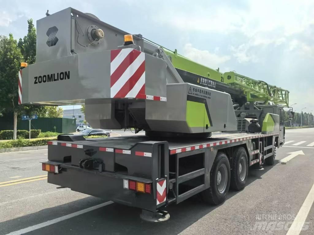 Zoomlion ZCT 251 V Подемници, лебедки и елеватори за материали
