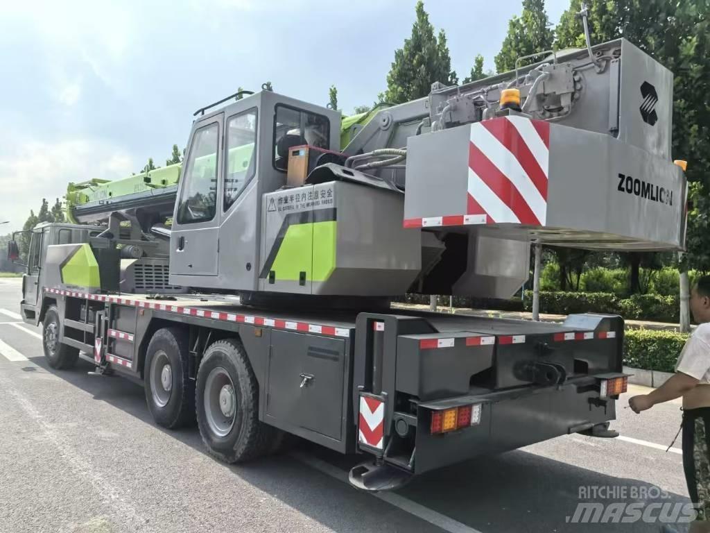 Zoomlion ZCT 251 V Подемници, лебедки и елеватори за материали
