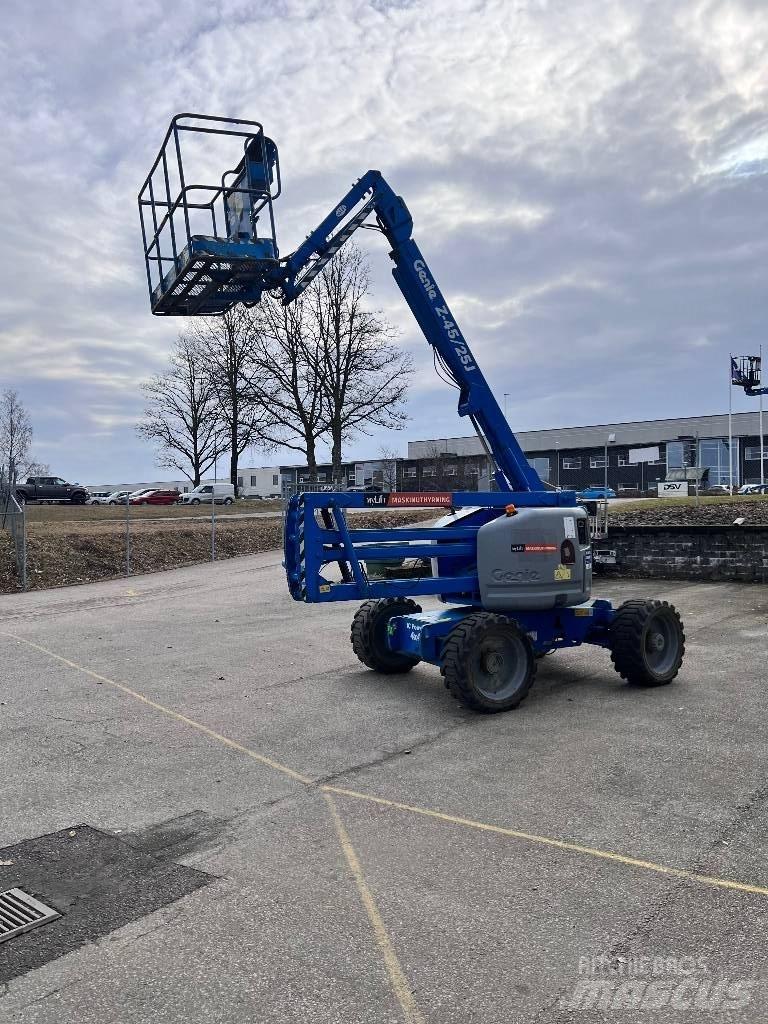 Genie Z 45/25 J RT Съчленени стрелови подемници