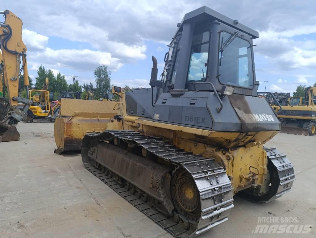 Komatsu D61EXL-12 Верижни булдозери
