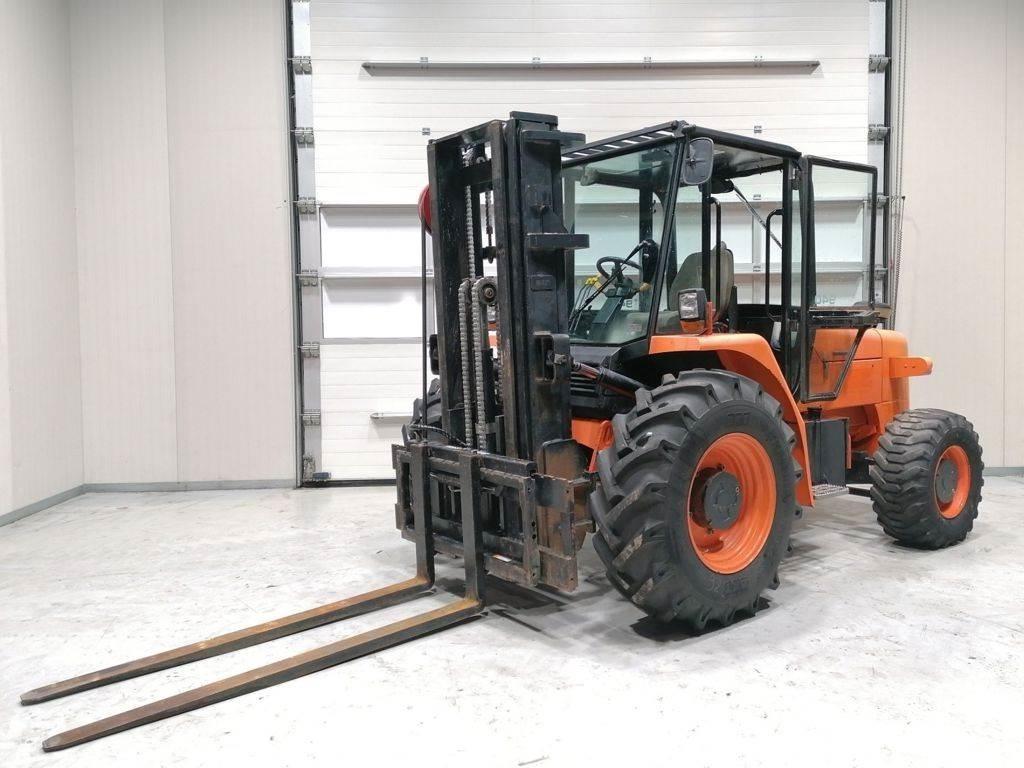 JCB 940 Камиони за херавни местности
