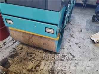 Bomag BW 100 AD-4 Двойни барабанни ролки
