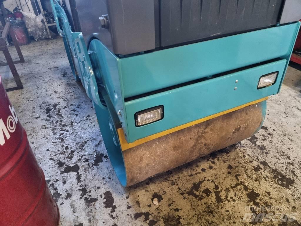 Bomag BW 100 AD-4 Двойни барабанни ролки
