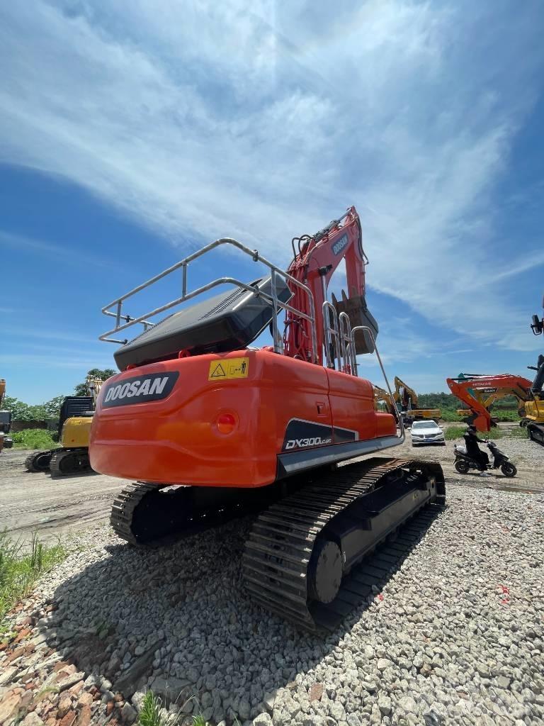 Doosan DX 300 Верижен екскаватор
