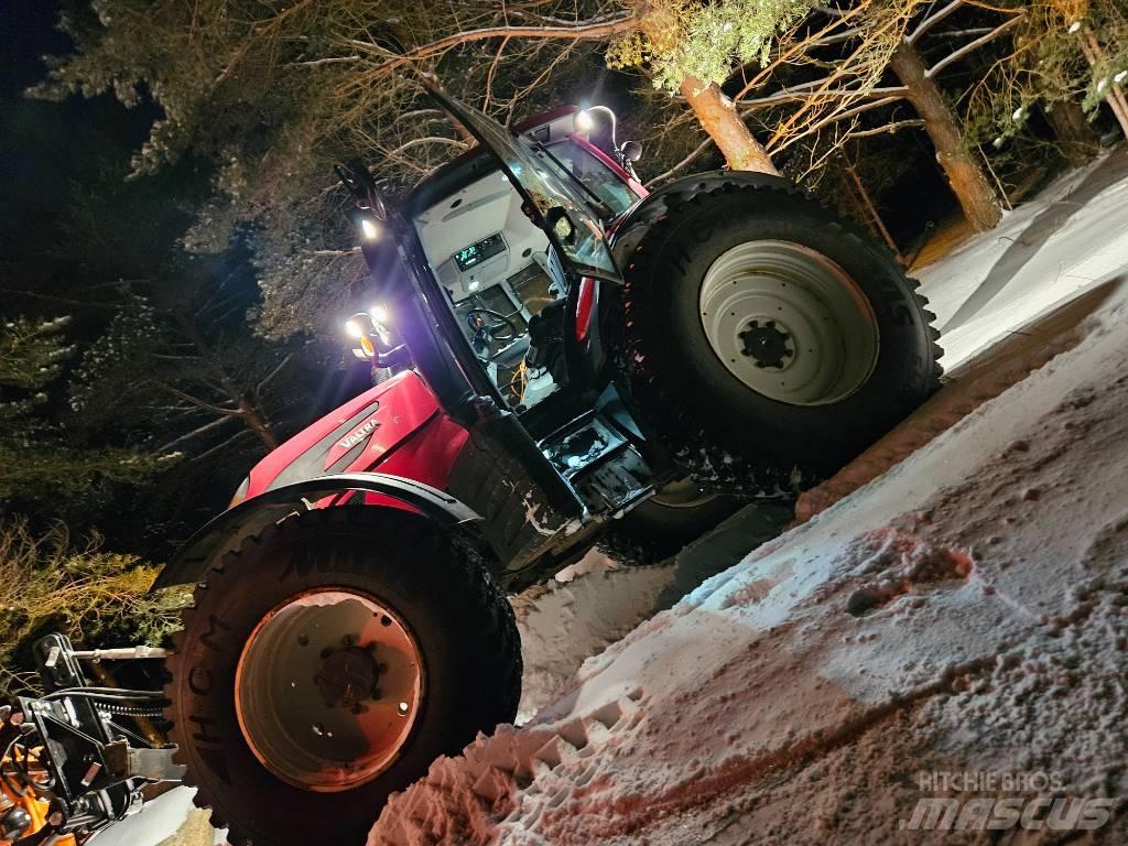 Valtra N154 Трактори