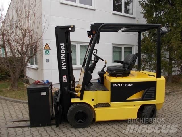 Hyundai 32 B-7 Електрически вилични кари-повдигачи