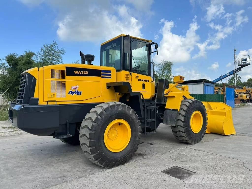 Komatsu WA 320-5 Колесни товарачи