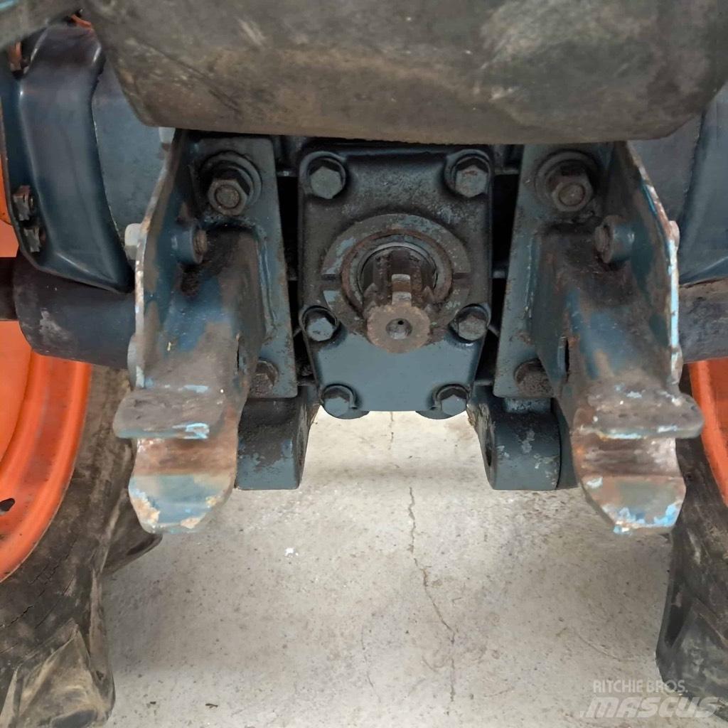 Kubota B 7000 Трактори
