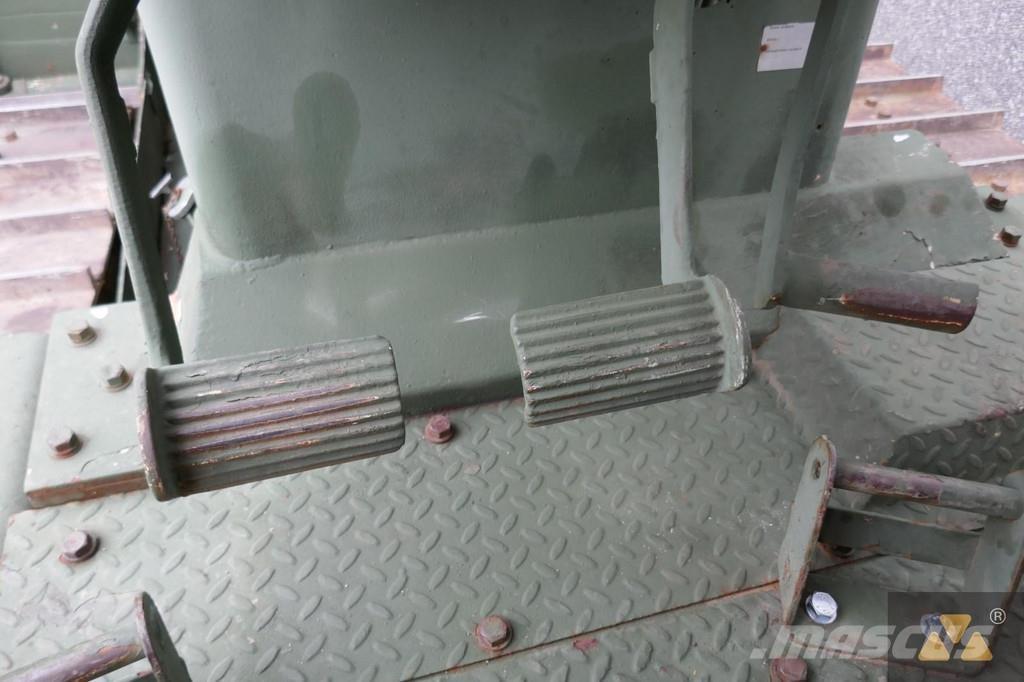 CAT D7G Ex-army Верижни булдозери
