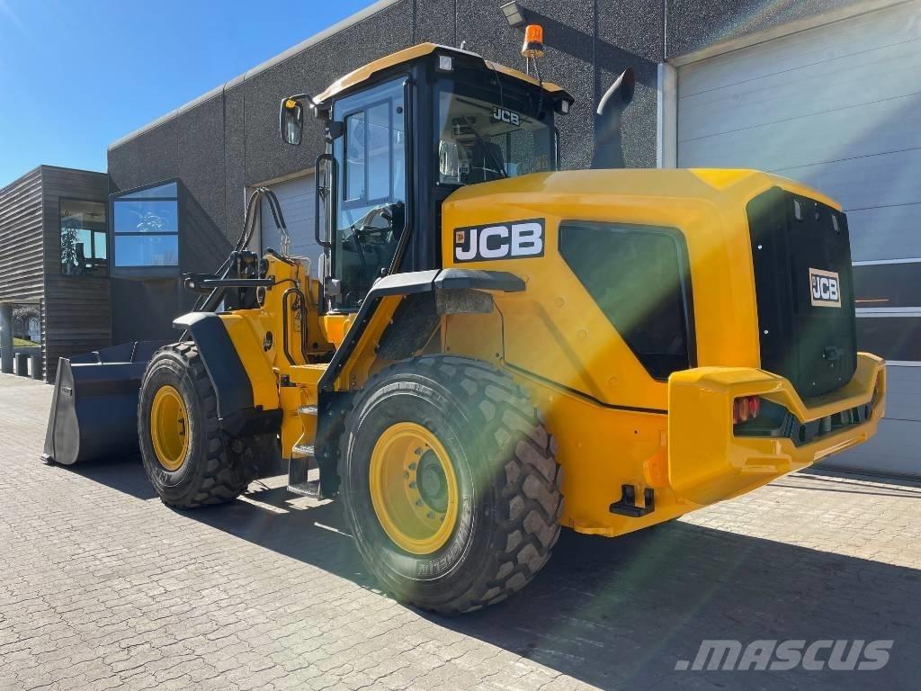 JCB 427 Колесни товарачи