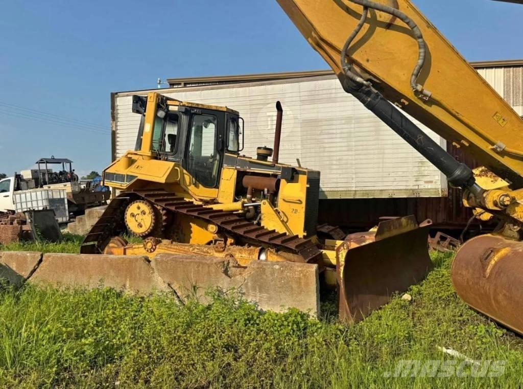 CAT D 6 M Верижни булдозери
