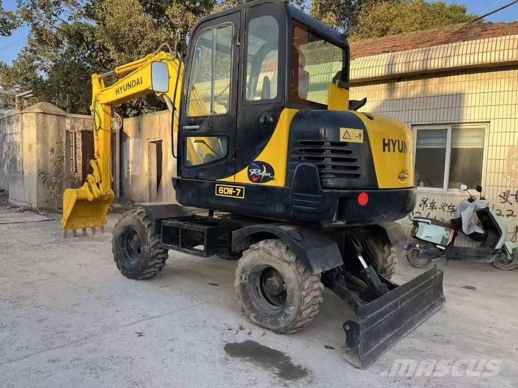 Hyundai 60 W Колесни екскаватори
