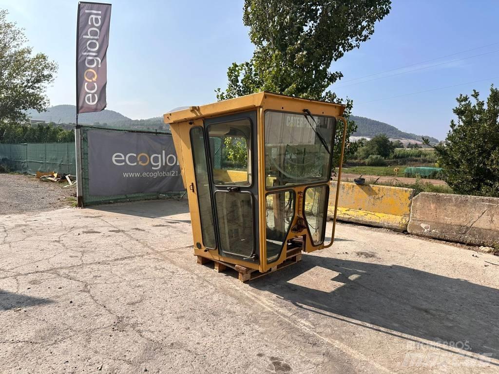 CAT 140 H Кабина