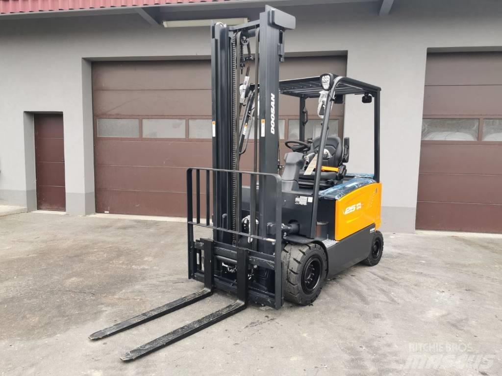Doosan B25S-7 Електрически вилични кари-повдигачи