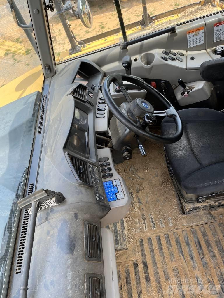 Komatsu HM 400 Дъмпери/моторни превозни средства