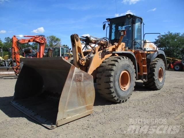 CASE 921 E Колесни товарачи