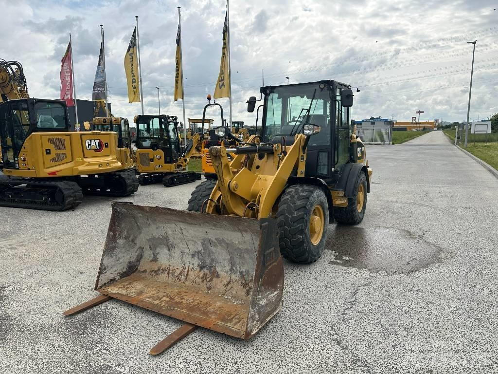 CAT 906 Колесни товарачи