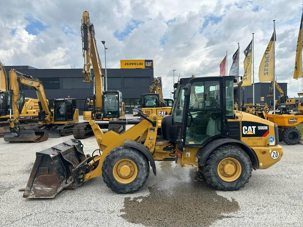 CAT 906 Колесни товарачи