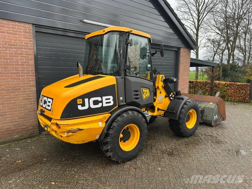 JCB 406 Колесни товарачи