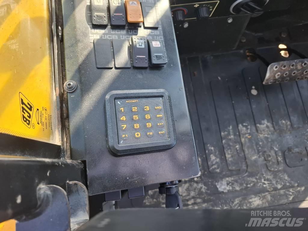 JCB 926 Дизелови камиони