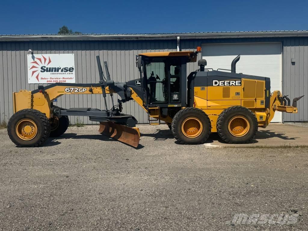 John Deere 672 GP Грейдери