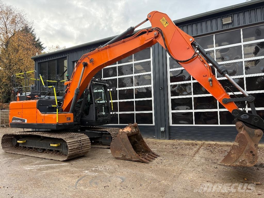 Doosan DX 140 LC Верижен екскаватор