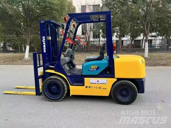 Komatsu FD 30 T-14 Дизелови камиони